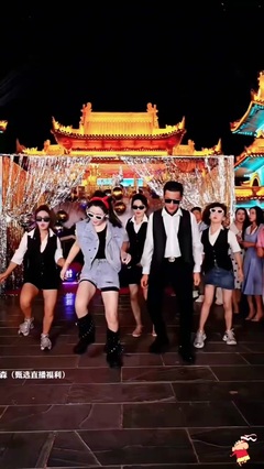 從“鋼爸”王鵬博看網(wǎng)絡(luò)育兒 人設(shè)之外，是真實(shí)的陪伴與成長