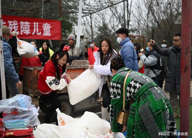 凝聚愛心，點(diǎn)亮希望 木森、紅豆團(tuán)隊(duì)為明慧陽光家園捐贈(zèng)近二十萬元物資